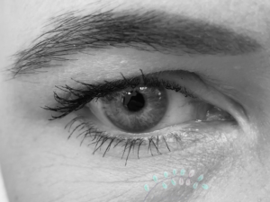 Teinture des cils, sourcils, regard intense, coloration